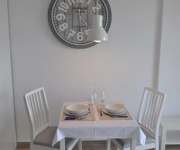 Bright By The Sea アパート